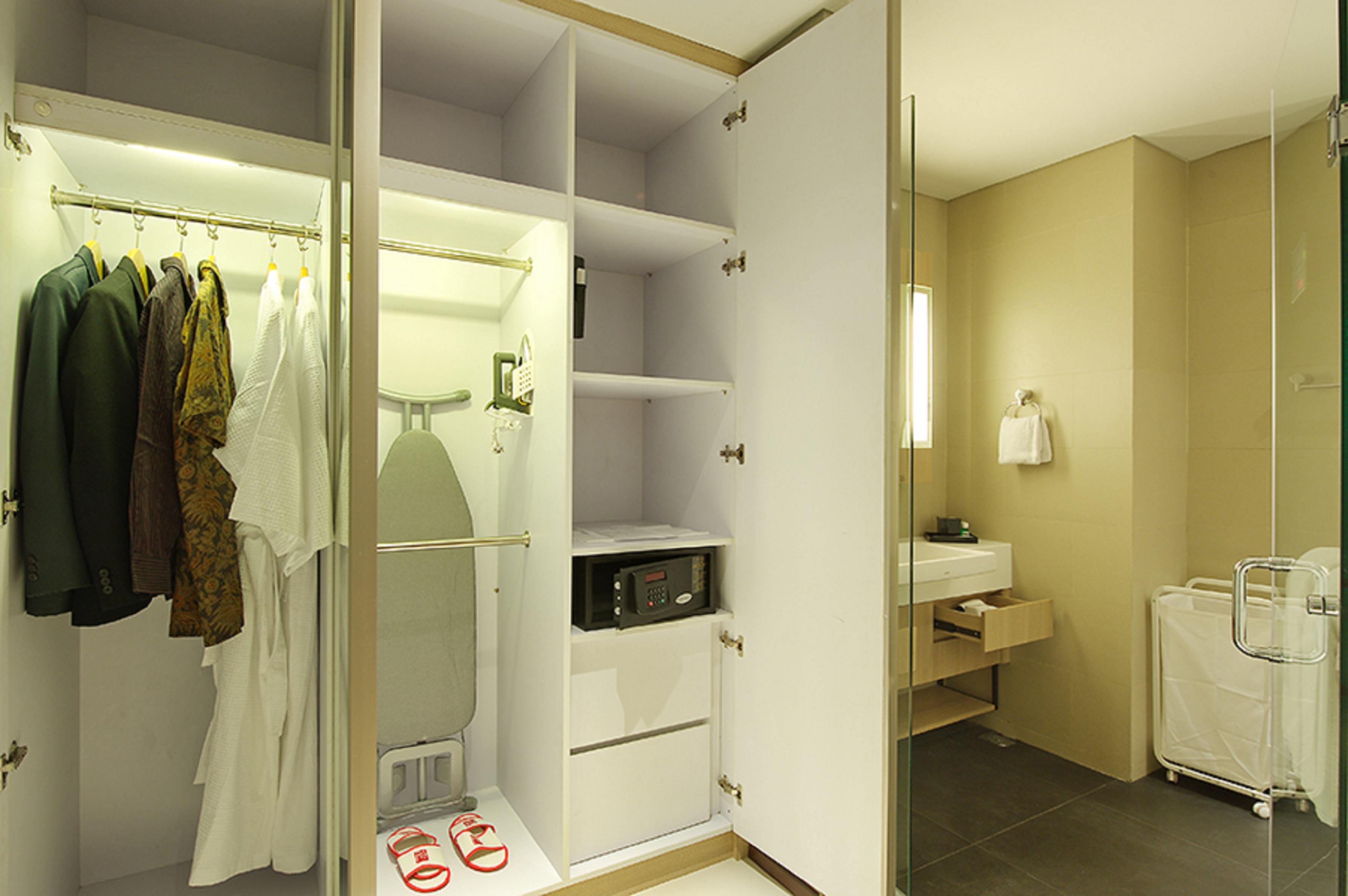 Ra Premiere Simatupang Hotel Cilandak  Buitenkant foto