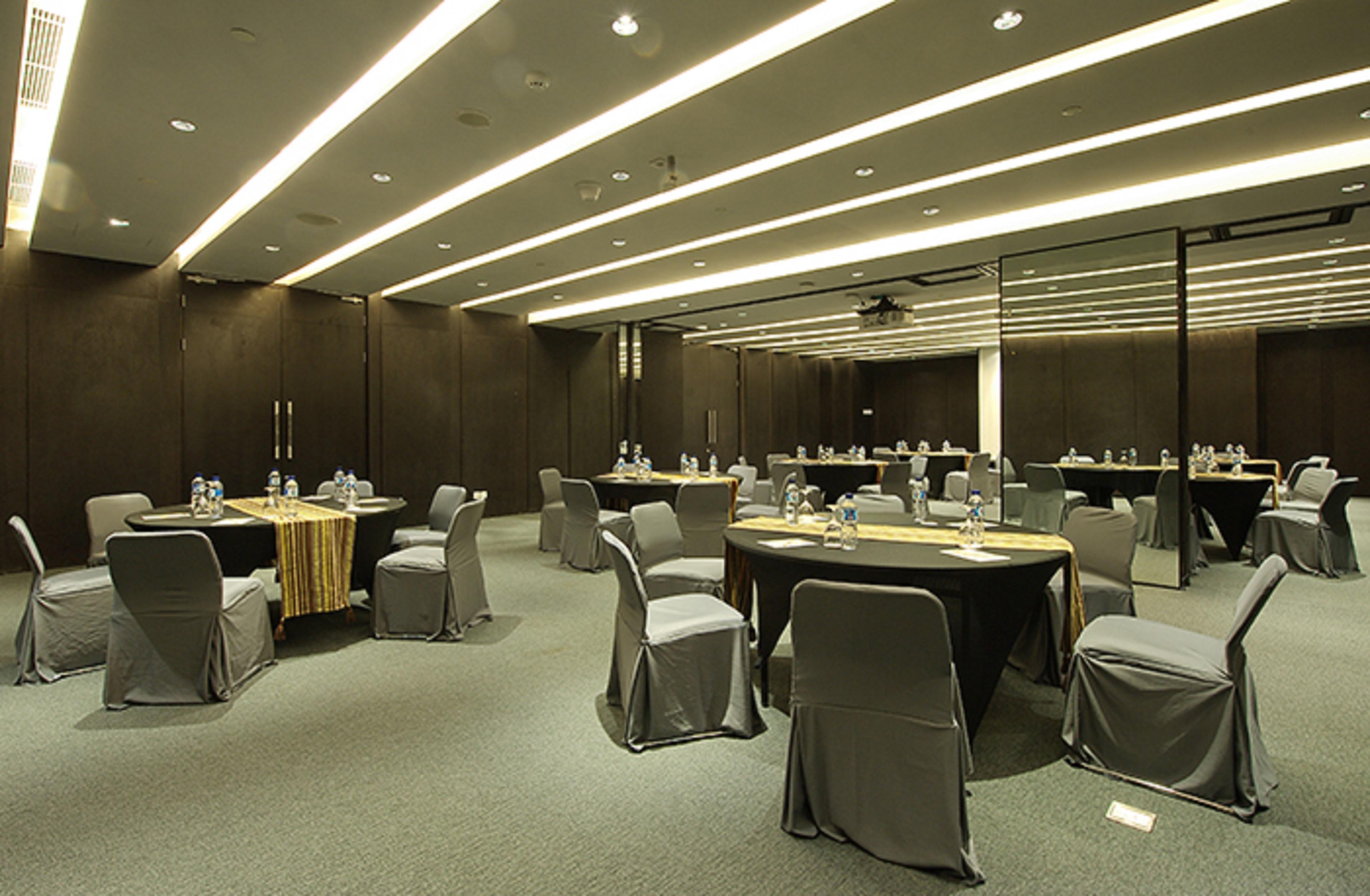 Ra Premiere Simatupang Hotel Cilandak  Buitenkant foto